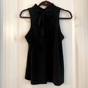 Beautiful Banana Republic top- like new- M